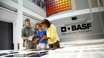 On the Automotive Campus in Southfield, Michigan, technicians Michael Garner, Andre Underwood and Lynn Pattison evaluate the color structure of panels. These were previously subjected to a number of stress tests. On the Automotive Campus in Southfield, Michigan, technicians Michael Garner, Andre Underwood and Lynn Pattison evaluate the color structure of panels. These were previously subjected to a number of stress tests.
