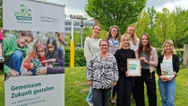 Pressefoto Übergabe des Zertifikates an die Kita LackiKids Pressefoto Übergabe des Zertifikates an die Kita LackiKids