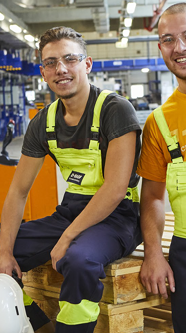 2 Azubis für Lagerlogistik; Kurzfilm hinterlegt 2 Azubis für Lagerlogistik; Kurzfilm hinterlegt