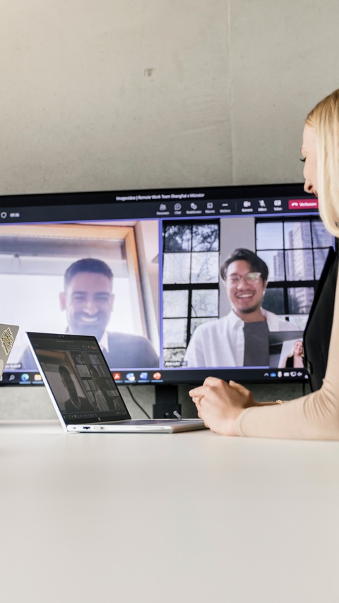 Two employees taking part in a virtual meeting.