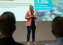 Dr. Rahel Reichmann, Leiterin des Bereichs Sustainability Automotive Refinish Coatings bei BASF, stellt das Eco Impact Assessment Tool vor.
Foto: BASF Coatings Dr. Rahel Reichmann, Leiterin des Bereichs Sustainability Automotive Refinish Coatings bei BASF, stellt das Eco Impact Assessment Tool vor.
Foto: BASF Coatings